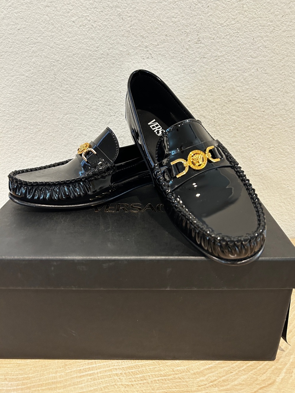 NIB Versace Women's Medusa '95 Loafers Black Patent Leather, Size 36, $950Retail